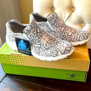 Nurse Mates Align Women’s USA 8.5 Euro 4 New Shoes